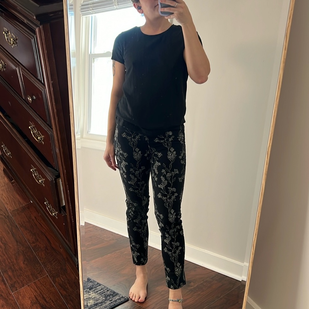 Old Navy Pixie Pants - Size 2